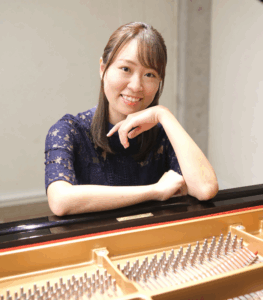 オンラインピアノ講師の高橋明希（あき先生）